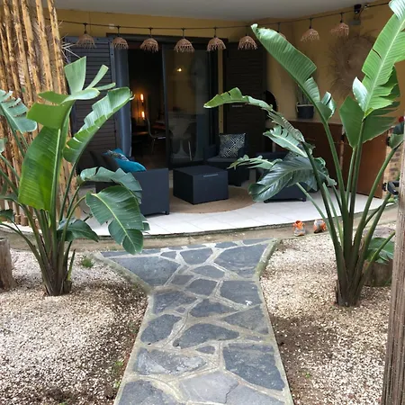Rez De Jardin キャバレール・シュル・メール